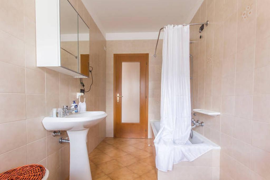 Comano Terme Apart Luaran gambar